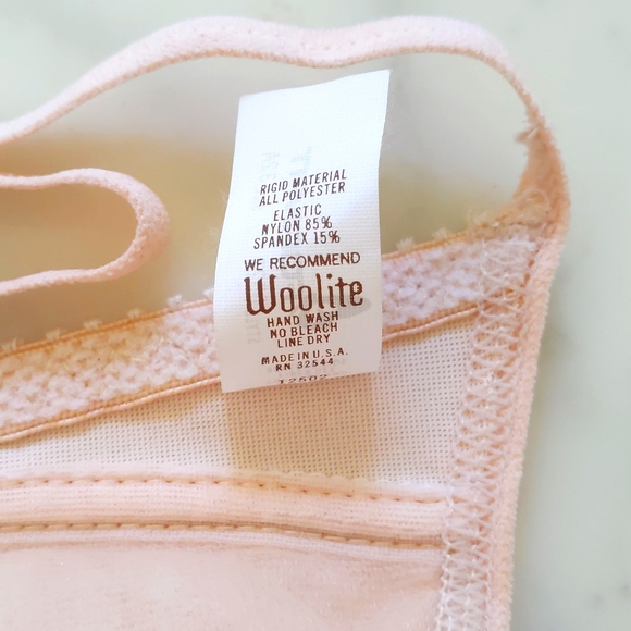 NWOT. Formfit Backless No Wire 32A Bra. - Picture 3 of 4